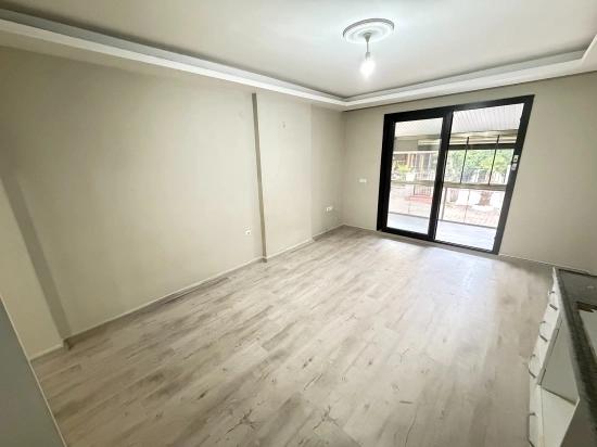 1+1 Erdgeschosswohnung In Ürkmez, 100 Meter Vom Meer Entfernt, Von İkizler.
