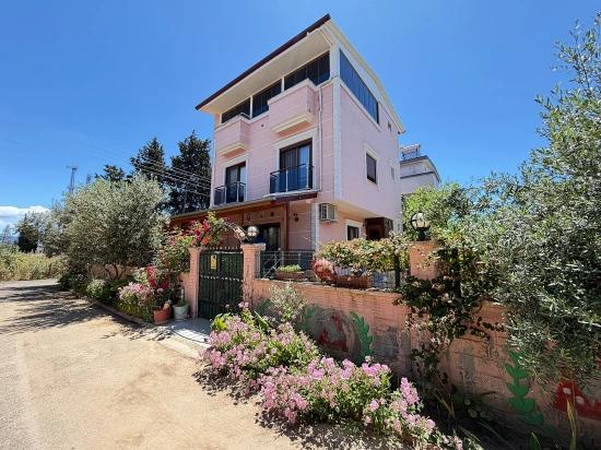 4+1 Freistehende Villa Mit Garten Zum Verkauf In Doğanbey, Seferihisar