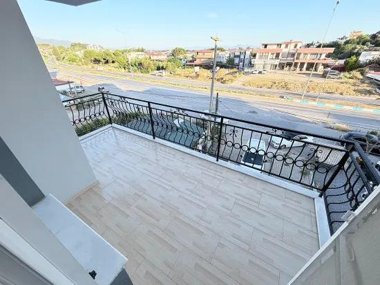 In Ürkmez, 400 M Vom Meer Entfernt, Separate Küche, Doppelbalkon, Geräumiges 2+1 Apartment