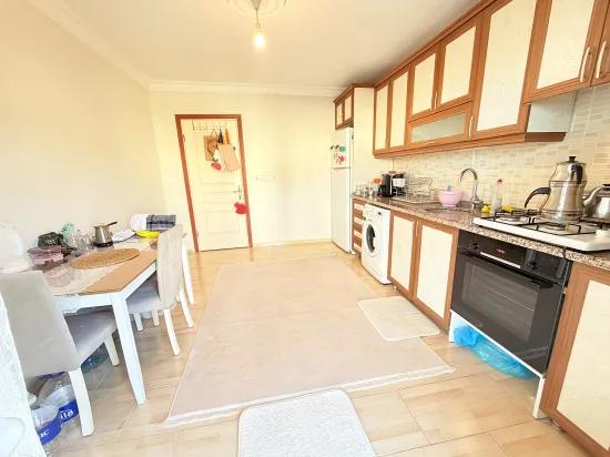 In Ürkmez, 400 M Vom Meer Entfernt, Separate Küche, Doppelbalkon, Geräumiges 2+1 Apartment