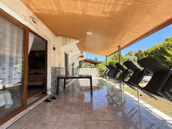 In Seferihisar Doğanbey Zu Verkaufen 3+1 Mit Meer 50m Gartenvilla