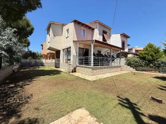 In Seferihisar Doğanbey Zu Verkaufen 3+1 Mit Meer 50m Gartenvilla