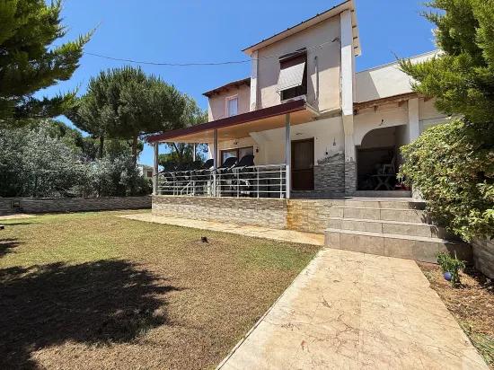 In Seferihisar Doğanbey Zu Verkaufen 3+1 Mit Meer 50m Gartenvilla