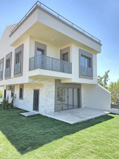 In Gümüldür İnönü Mahallesi, 450 Meter Vom Meer Entfernt, Großzügige Gartenvilla, Neuwertig 4+1!