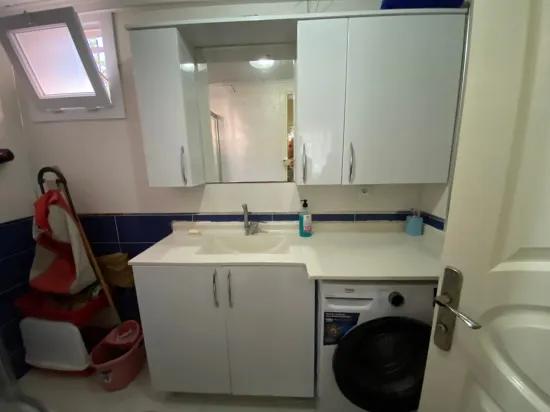 In Ürkmez Merkez Erdgeschoss 2+1 voll möblierte Wohnung