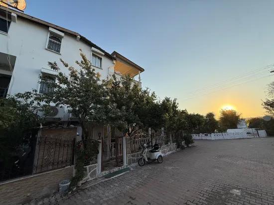 In Ürkmez, Innerhalb der Wohnanlage, mit Pool, 4+1 Eckgebäude, 400 m zum Meer