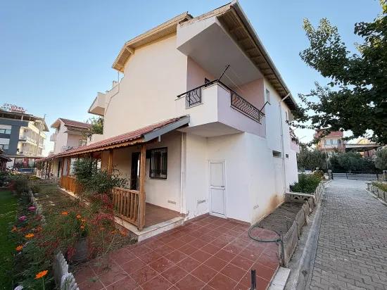 In Gümüldür am Meer zu verkaufen freistehend mit Garten 3+1 Villa