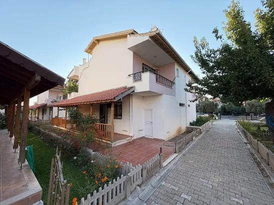 In Gümüldür am Meer zu verkaufen freistehend mit Garten 3+1 Villa