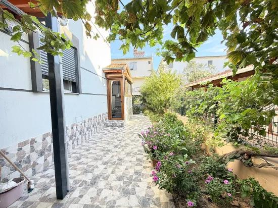 In Ürkmez Doğanbey luxuriös gebaut, geräumig und komfortabel 3+1 Villa
