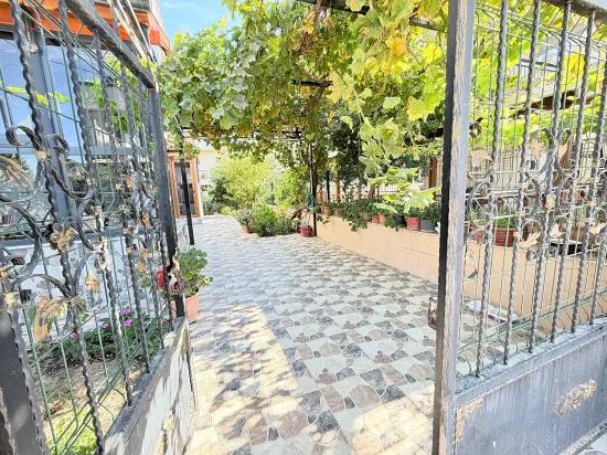 In Ürkmez Doğanbey luxuriös gebaut, geräumig und komfortabel 3+1 Villa