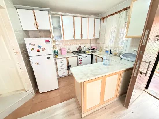 Freistehend mit Garten, 3+1 Villa, In Gümüldür am Meer, zu verkaufen.