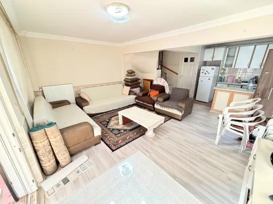Freistehend mit Garten, 3+1 Villa, In Gümüldür am Meer, zu verkaufen.