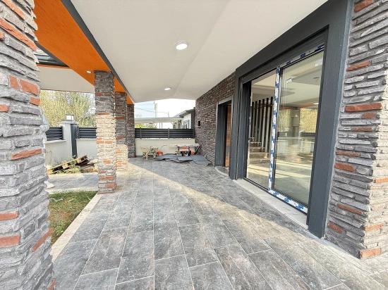 3+1 Freistehende Villa Mit Garten Zum Verkauf Im Seferihisar Doğanbey Center