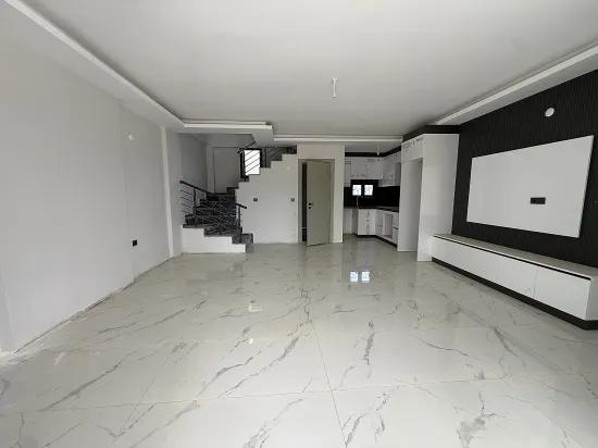 Seferihisar Doğanbey – Zu verkaufen neue 3+1 Duplex Villa – Großzügiger Garten