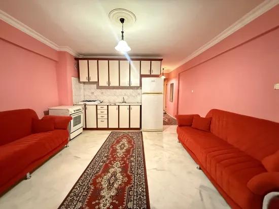 Seferihisar Ürkmez Im Zentrum zu verkaufen 2 + 1 80 metre² Wohnung