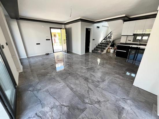 Freistehende Villa Mit 3 Schlafzimmern Und Einem Zusätzlichen Zimmer (elternschlafzimmer) Auf Einem 390 M² Großen Garten In Seferihisar Doganbey Zu Verkaufen