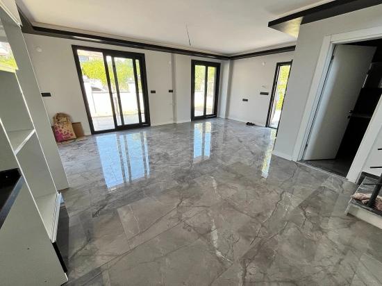 Freistehende Villa Mit 3 Schlafzimmern Und Einem Zusätzlichen Zimmer (elternschlafzimmer) Auf Einem 390 M² Großen Garten In Seferihisar Doganbey Zu Verkaufen