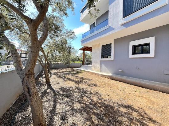 Brandneue, Freistehende 3+1-zimmer-villa Mit Großem Garten In Seferihisar Doğanbey Zu Verkaufen