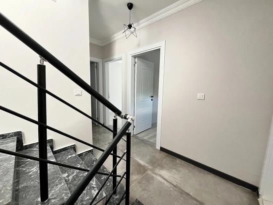 Brandneue, Freistehende 3+1-zimmer-villa Mit Großem Garten In Seferihisar Doğanbey Zu Verkaufen