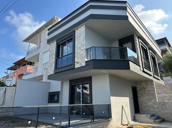 2+1 Brandneue Maisonette-villa Mit Garten Zum Verkauf Im Zentrum Von Seferihisar Ürkmez