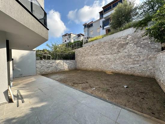 2+1 Brandneue Maisonette-villa Mit Garten Zum Verkauf Im Zentrum Von Seferihisar Ürkmez