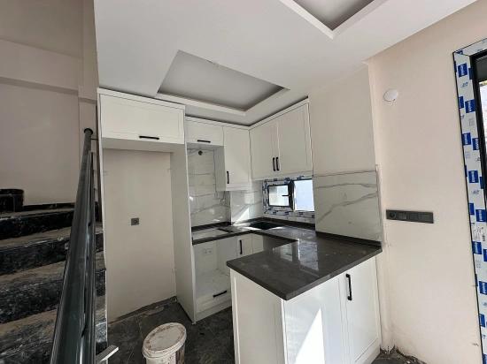 2+1 Brandneue Maisonette-villa Mit Garten Zum Verkauf Im Zentrum Von Seferihisar Ürkmez