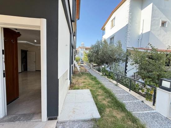3+1 Villa Mit Brandneuem Garten In Seferihisar Doğanbey, In Meeresnähe, Zu Verkaufen