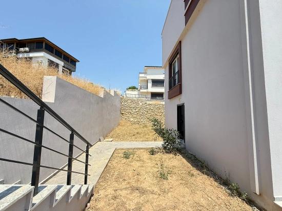 3+1 Villa Mit Meerblick Und Separatem Garten In Seferihisar Doğanbey Zu Verkaufen