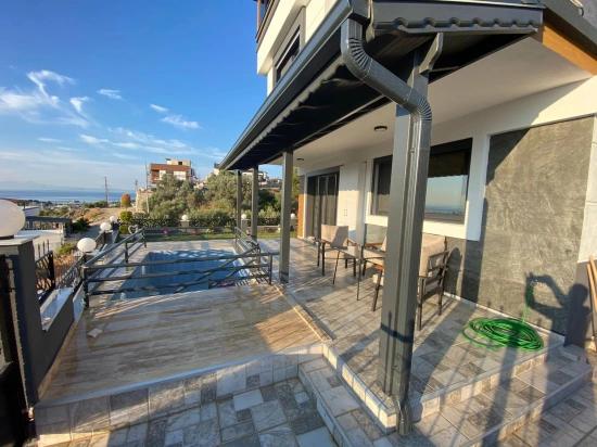 Freistehende Villa Mit 3+1 Schlafzimmern, Meerblick Und Pool In Seferihisar Doğanbey Zu Verkaufen