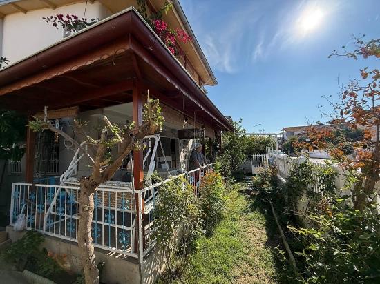 3+1 Villa Mit Garten Zum Verkauf Am Meer In Seferihisar Ürkmez