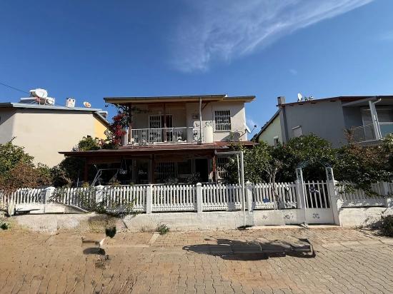 3+1 Villa Mit Garten Zum Verkauf Am Meer In Seferihisar Ürkmez