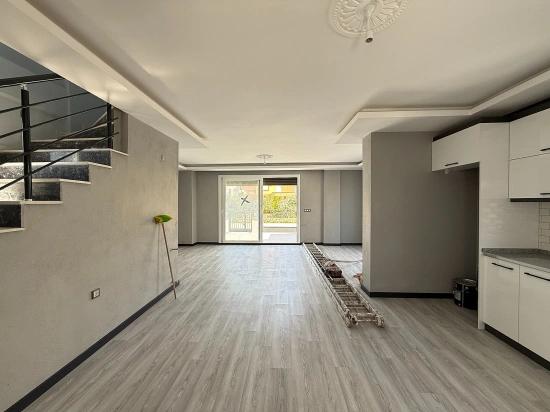Freistehende 3+1-maisonette-villa Auf Einem 300 M2 Großen Grundstück In Seferihisar Doğanbey