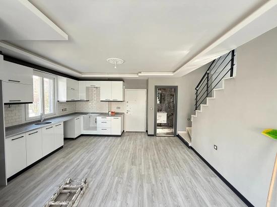 Freistehende 3+1-maisonette-villa Auf Einem 300 M2 Großen Grundstück In Seferihisar Doğanbey
