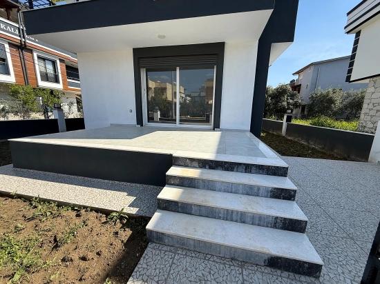 Freistehende 3+1-maisonette-villa Auf Einem 300 M2 Großen Grundstück In Seferihisar Doğanbey