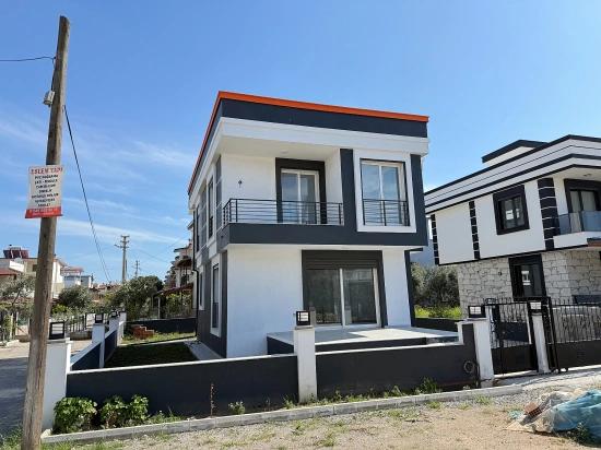 Freistehende 3+1-maisonette-villa Auf Einem 300 M2 Großen Grundstück In Seferihisar Doğanbey