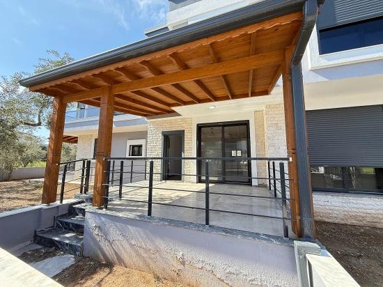 2 + 1 Brandneues Duplex-Sommerhaus Zum Verkauf Im Zentrum Von Seferihisar, Doğanbey