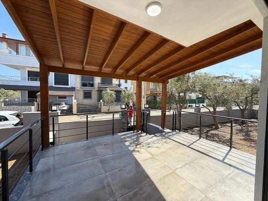 2 + 1 Brandneues Duplex-sommerhaus Zum Verkauf Im Zentrum Von Seferihisar, Doğanbey