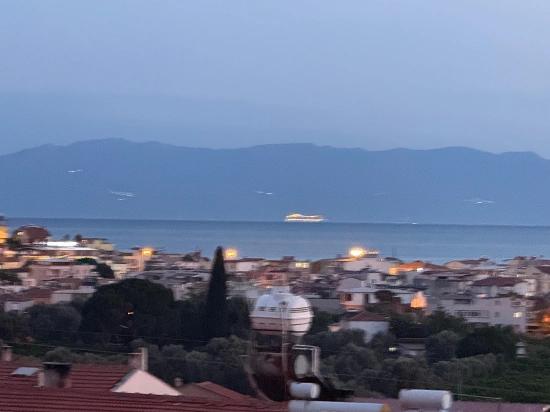 3+1 Eckvilla Mit Meerblick Und Separater Küche In Ürkmez
