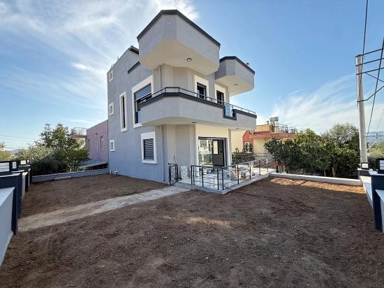 3+1 Eckvilla Mit Meerblick Und Separater Küche In Ürkmez