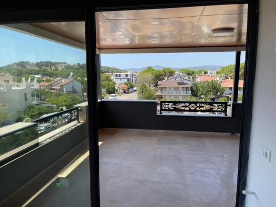Luxuriöse Und Komfortable Duplex-villa Am Meer In Seferihisar Ürkmez Zu Verkaufen