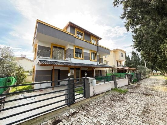 3 + 1 Brandneue Villa Mit Großem Garten Zum Verkauf In Seferihisar Doğanbey