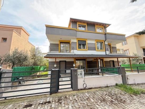 3 + 1 Brandneue Villa Mit Großem Garten Zum Verkauf In Seferihisar Doğanbey