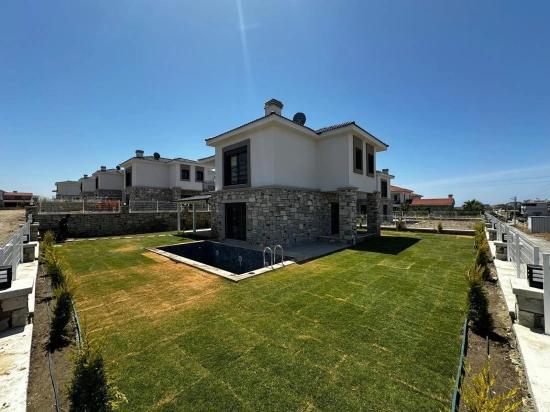 4+1 Villa Mit Privatem Pool Und Luxuriösem Kamin In Seferihisar, Akarca Zu Verkaufen