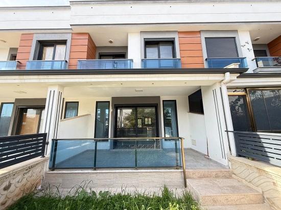 Brandneue 3+1-maisonette-villa/sommerhaus Zum Verkauf In Doğanbey, Seferihisar.