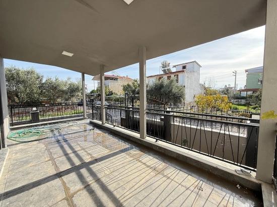 Nur Brandneue Freistehende 3+1-zimmer-villa Mit Garten In Doğanbey, Seferihisar Zu Verkaufen.