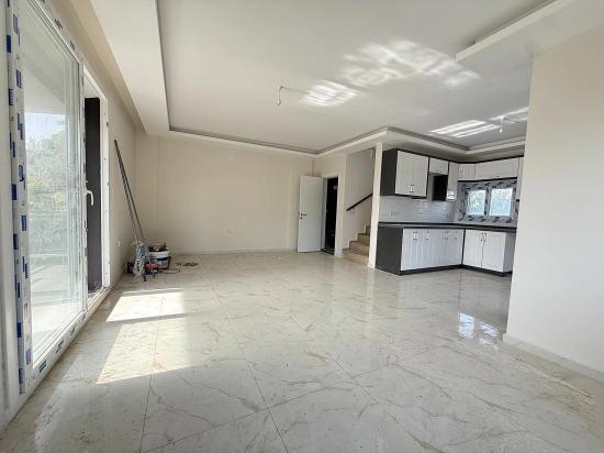Nur Brandneue Freistehende 3+1-zimmer-villa Mit Garten In Doğanbey, Seferihisar Zu Verkaufen.