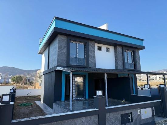 Brandneues 2+1-Maisonette-Sommerhaus Mit Garten In Doğanbey, Seferihisar Zu Verkaufen.