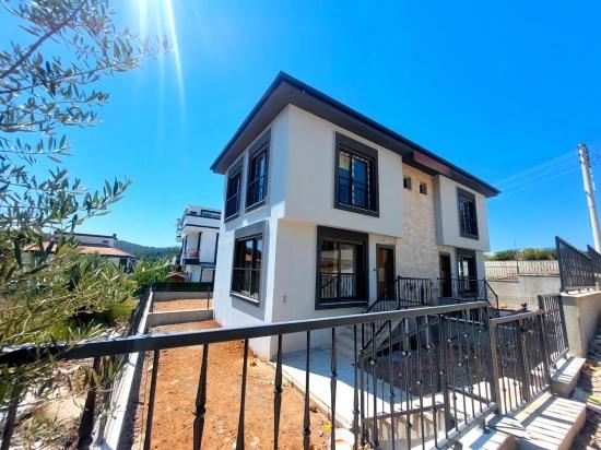 Brandneue 2+1-maisonette-villa Mit Garten Zum Verkauf In Payamlı, Seferihisar.