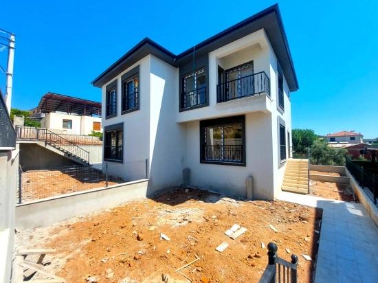 Brandneue 2+1-maisonette-villa Mit Garten Zum Verkauf In Payamlı, Seferihisar.