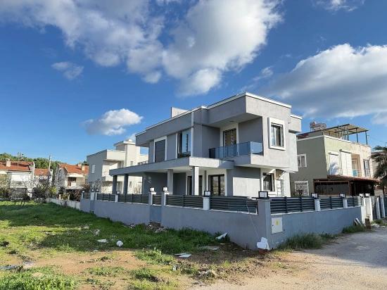 3+1 Maisonette-Villa Mit Neuem Garten Zum Verkauf In Seferihisar Doğanbey